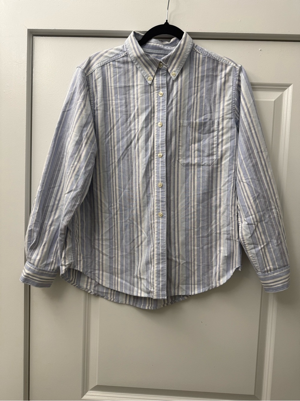 LL Bean Button-Down Stripe unisex Shirt in Light Blue and White. Made in Peru